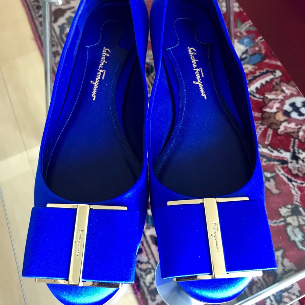 Salvatore Ferragamo blue flats 37